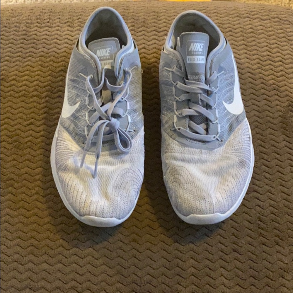 NIKE tennis shoes